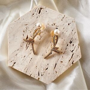 Chic 3 Way Lasso Tie Clip On Earrings With Rhinestones & Button Pearl